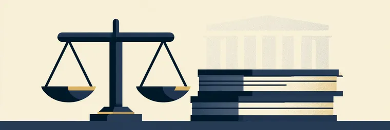 Illustration: Waage neben Dokumentenstapel vor einer Hörsaal-Silhouette — Symbolbild zu Studienplatzklage 2026/27: Der komplette Guide